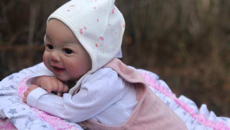 De la terapie la afacere. Păpușile „reborn” au creat controverse la nivel mondial. Ce spun oamenii despre acest fenomen