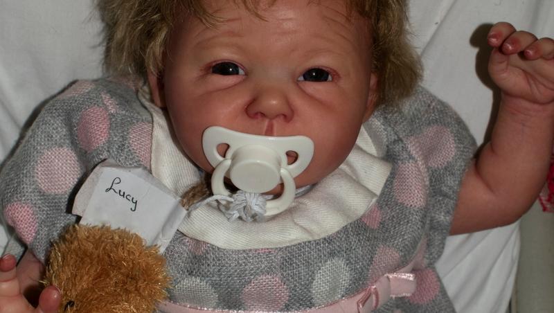 De la terapie la afacere. Păpușile „reborn” au creat controverse la nivel mondial. Ce spun oamenii despre acest fenomen