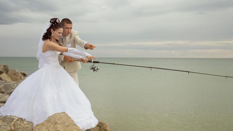 imagine cu mireasa si mirele la pescuit