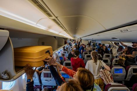Decizia care îi afectează pe toți cei ce călătoresc cu avionul. Are legătură cu bagajul de mână. Ce înseamnă pentru pasageri