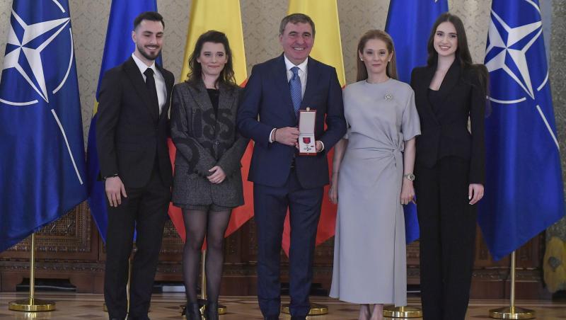 Călin Georgescu, apariție neașteptată la biserica unde Kira Hagi și Thomas Ferfelis s-au cununat religios. Cum a fost surprins