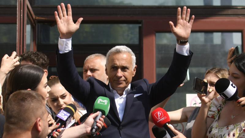 Călin Georgescu, apariție neașteptată la biserica unde Kira Hagi și Thomas Ferfelis s-au cununat religios. Cum a fost surprins