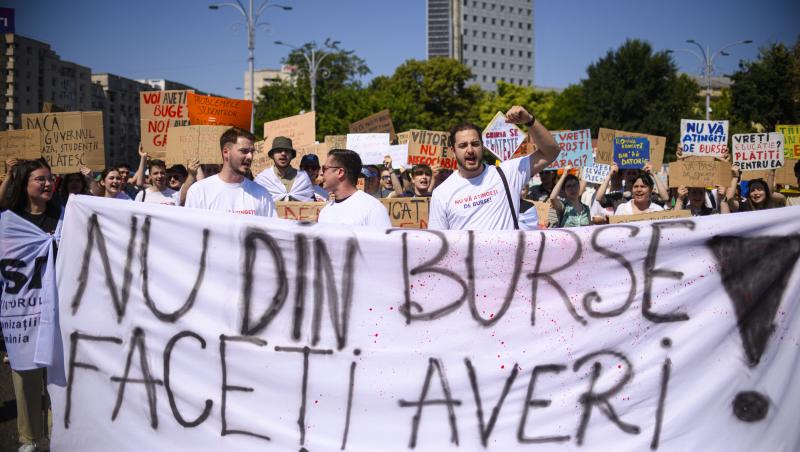 Studenții, în stradă după decizia Guvernului de a reduce fondul pentru burse. Ce le-a răspuns ministrul Educației, Daniel David