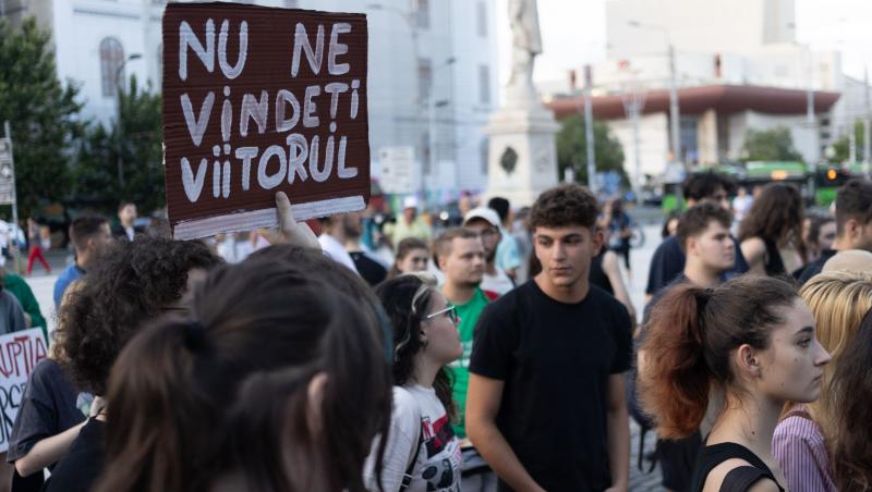 Studenții, în stradă după decizia Guvernului de a reduce fondul pentru burse. Ce le-a răspuns ministrul Educației, Daniel David