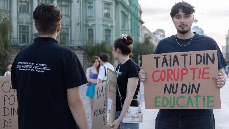 Studenții, în stradă după decizia Guvernului de a reduce fondul pentru burse. Ce le-a răspuns ministrul Educației, Daniel David