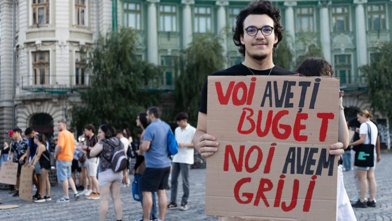 Studenții, în stradă după decizia Guvernului de a reduce fondul pentru burse. Ce le-a răspuns ministrul Educației, Daniel David