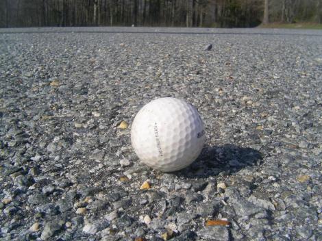Iluzie optică virală! Privește imaginea și descoperă unde se află mingea de golf. Doar cei cu privire ageră descoperă obiectul