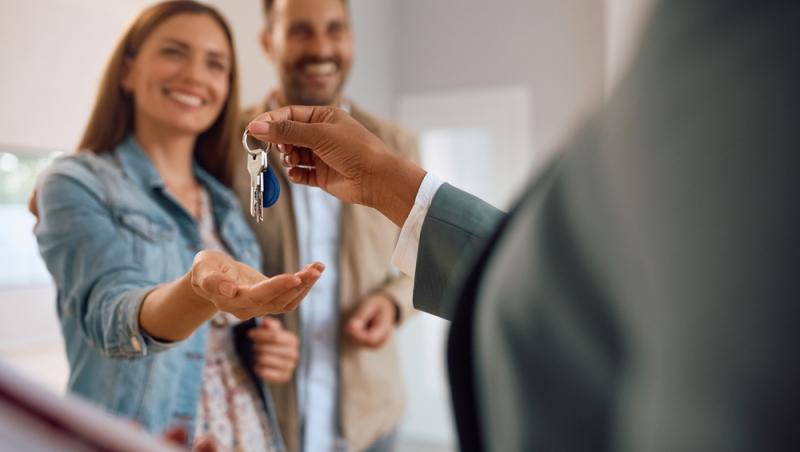 (P) Românii preferă să cumpere singuri sau în cuplu? Schimbări în comportamentul cumpărătorului imobiliar