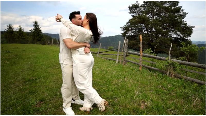 Mireasa, sezonul 11. Imagini superbe de la logodna dintre Andi și Roberta. Cei doi au fost extrem de emoționați