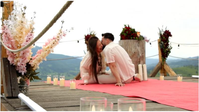 Mireasa, sezonul 11. Imagini superbe de la logodna dintre Andi și Roberta. Cei doi au fost extrem de emoționați