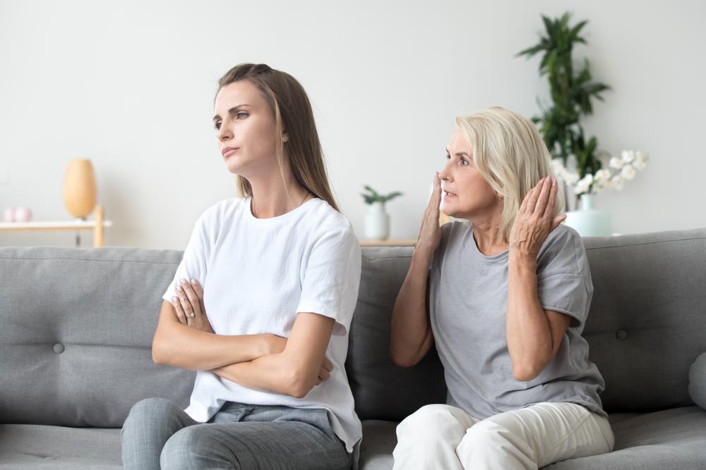 Fraze pe care părinții le spun și care pot &icirc;ndepărta definitiv copiii ajunși adulți