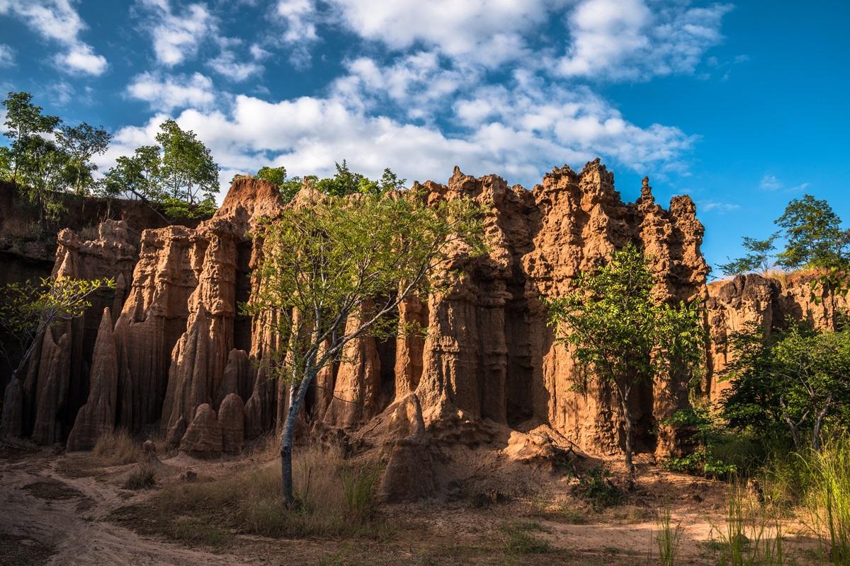 Dealul neobișnuit care arată ca o pereche de buze. Unde se găsește formațiunea inedită