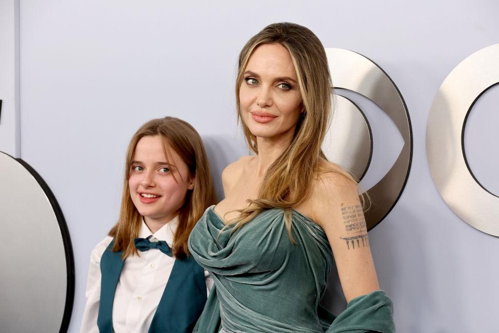 Angelina Jolie alături de fiica ei, Vivienne