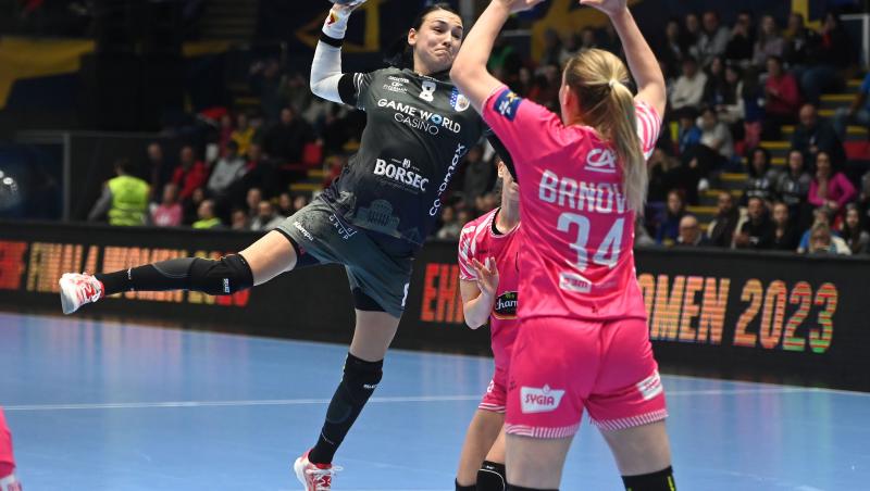 Nicușor Dan,spectacol la Sala Polivalentă la Gala Neagu.Cum a fost surprins președintele la meciul de retragere al Cristinei Neagu