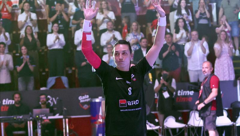 Nicușor Dan,spectacol la Sala Polivalentă la Gala Neagu.Cum a fost surprins președintele la meciul de retragere al Cristinei Neagu