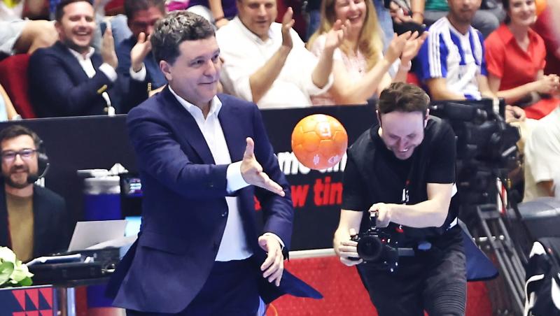 Nicușor Dan,spectacol la Sala Polivalentă la Gala Neagu.Cum a fost surprins președintele la meciul de retragere al Cristinei Neagu