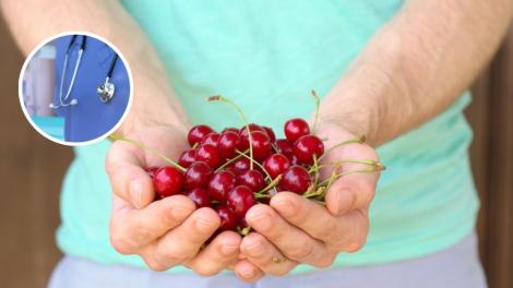 Ce a pățit un bărbat după ce a mâncat 2 kilograme de cireșe cu tot cu sâmburi. Ce i-a spus medicul