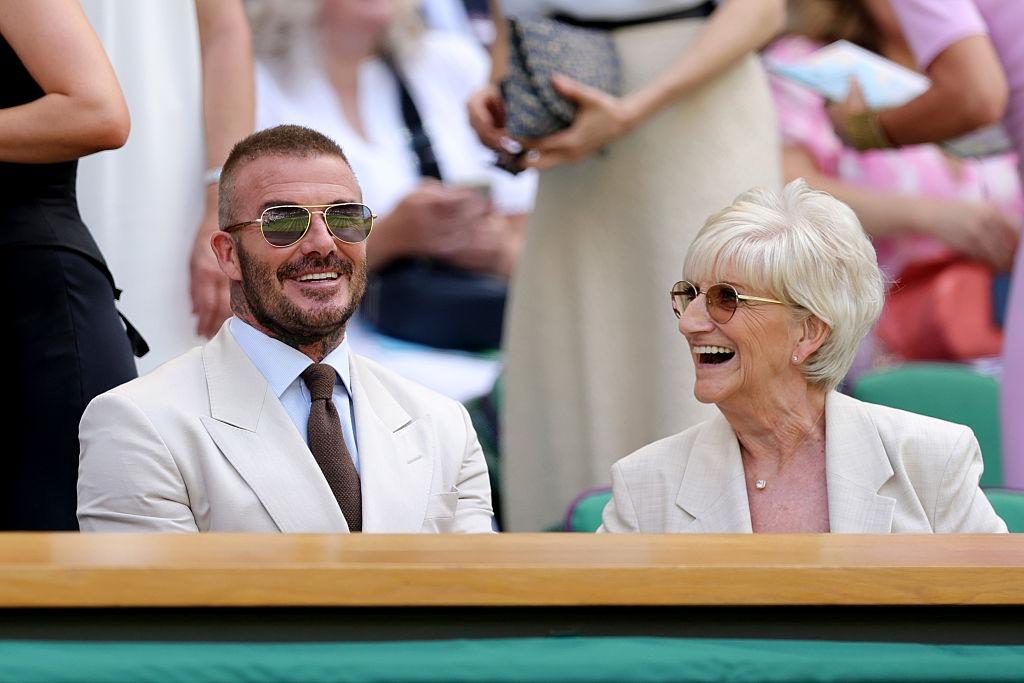 David Beckham, apariți rară alături de mama sa. Cum arată Sandra și la ce eveniment cu ștaif a scos-o fostul fotbalist