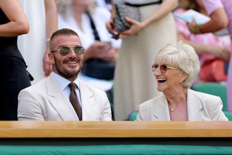 David Beckham, apariți rară alături de mama sa. Cum arată Sandra și la ce eveniment cu ștaif a scos-o fostul fotbalist
