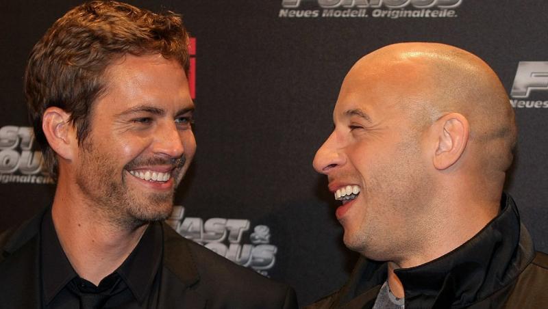 Paul Walker alături de Vin Diesel, ambii zâmbind