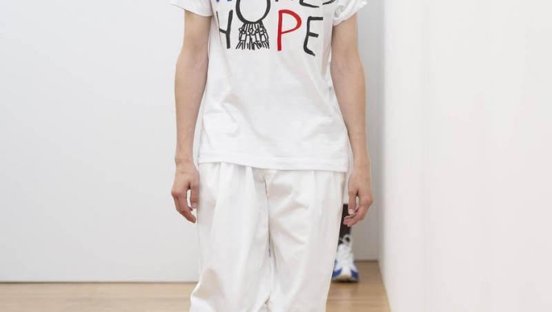 Artistul sibian Dan Perjovschi a desenat pentru un mare brand japonez. Cum arată colecția și ce l-a făcut să accepte colaborarea