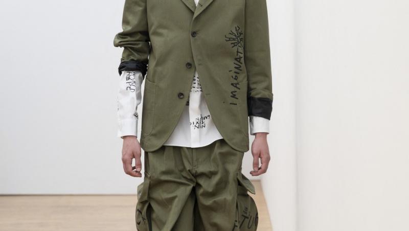 Artistul sibian Dan Perjovschi a desenat pentru un mare brand japonez. Cum arată colecția și ce l-a făcut să accepte colaborarea