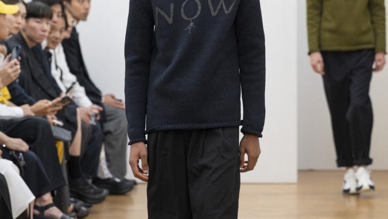 Artistul sibian Dan Perjovschi a desenat pentru un mare brand japonez. Cum arată colecția și ce l-a făcut să accepte colaborarea