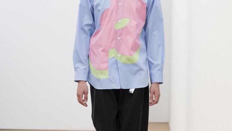 Artistul sibian Dan Perjovschi a desenat pentru un mare brand japonez. Cum arată colecția și ce l-a făcut să accepte colaborarea