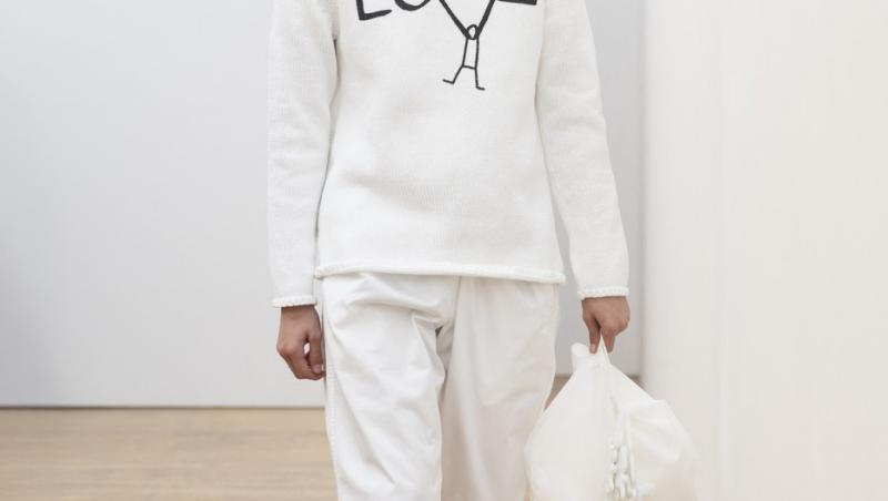 Artistul sibian Dan Perjovschi a desenat pentru un mare brand japonez. Cum arată colecția și ce l-a făcut să accepte colaborarea