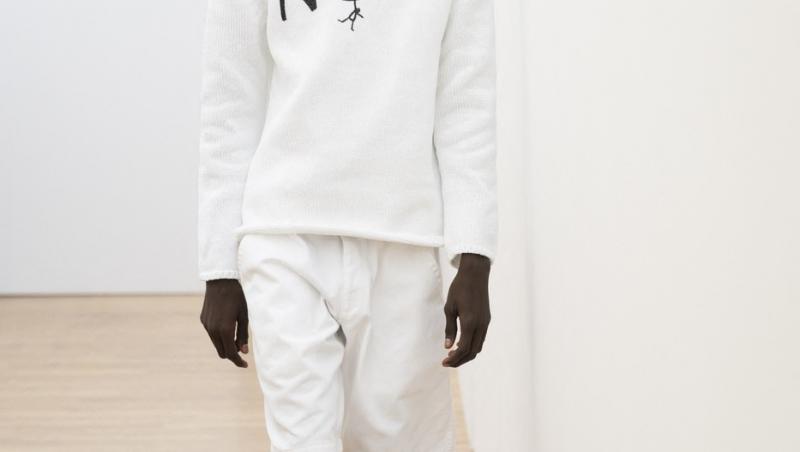 Artistul sibian Dan Perjovschi a desenat pentru un mare brand japonez. Cum arată colecția și ce l-a făcut să accepte colaborarea