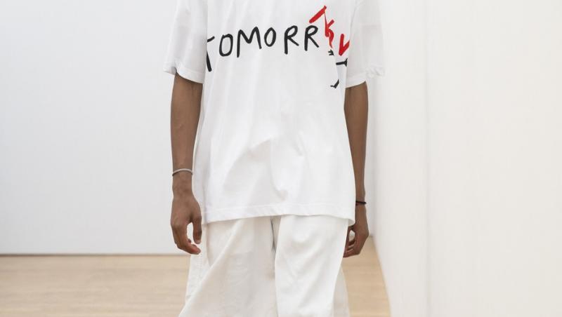 Artistul sibian Dan Perjovschi a desenat pentru un mare brand japonez. Cum arată colecția și ce l-a făcut să accepte colaborarea