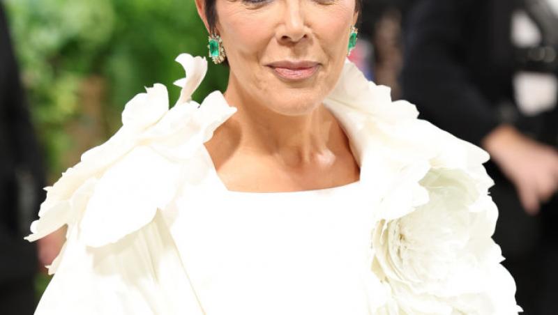 Kris Jenner, la 69 de ani, arată mai bine decât fiicele sale. Cât a plătit mogulul familiei Kardashian pentru operațiile estetice
