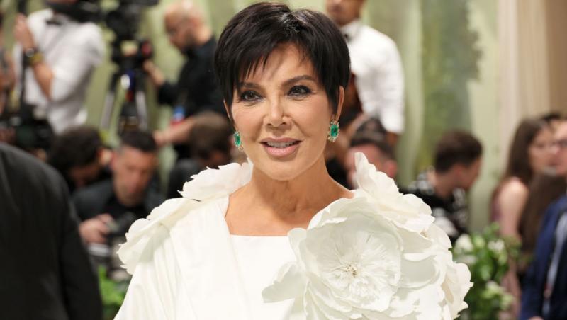 Kris Jenner, la 69 de ani, arată mai bine decât fiicele sale. Cât a plătit mogulul familiei Kardashian pentru operațiile estetice