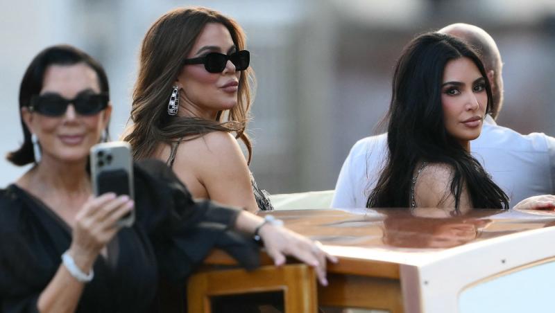 Kris Jenner, la 69 de ani, arată mai bine decât fiicele sale. Cât a plătit mogulul familiei Kardashian pentru operațiile estetice