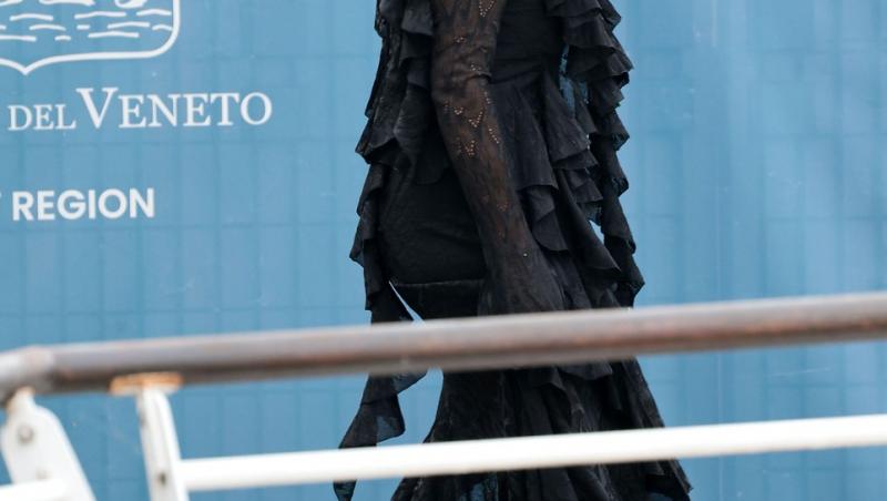 Kris Jenner, la 69 de ani, arată mai bine decât fiicele sale. Cât a plătit mogulul familiei Kardashian pentru operațiile estetice