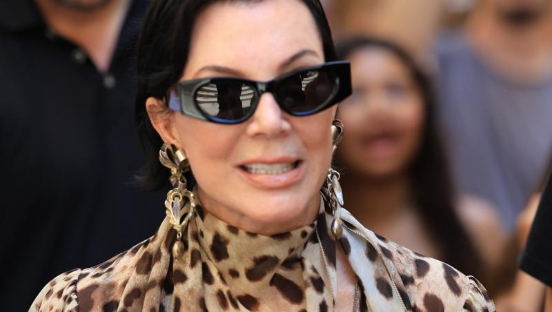 Kris Jenner, la 69 de ani, arată mai bine decât fiicele sale. Cât a plătit mogulul familiei Kardashian pentru operațiile estetice