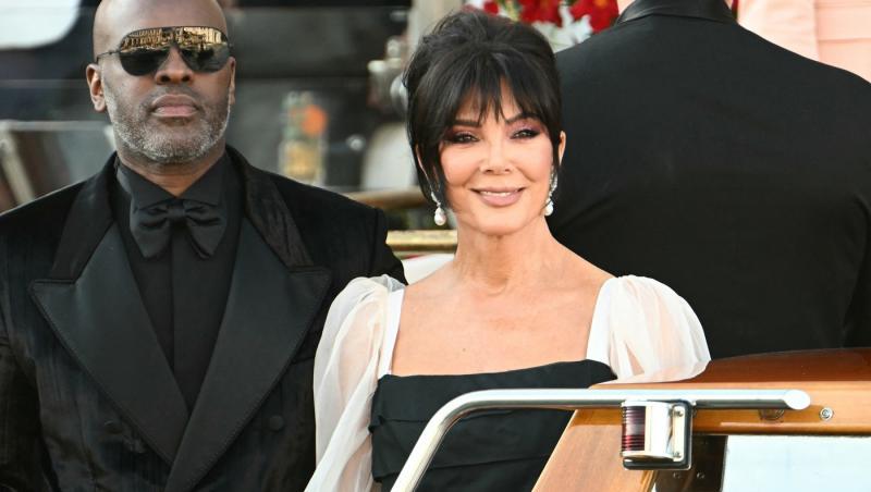Kris Jenner, la 69 de ani, arată mai bine decât fiicele sale. Cât a plătit mogulul familiei Kardashian pentru operațiile estetice