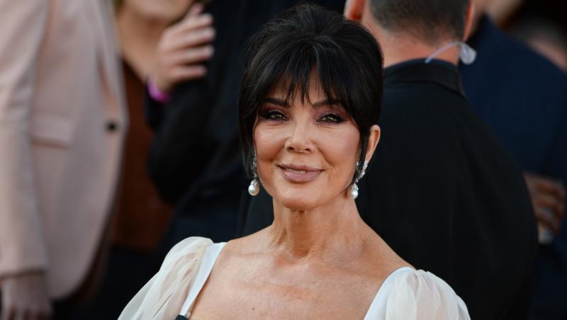 Kris Jenner, la 69 de ani, arată mai bine decât fiicele sale. Cât a plătit mogulul familiei Kardashian pentru operațiile estetice