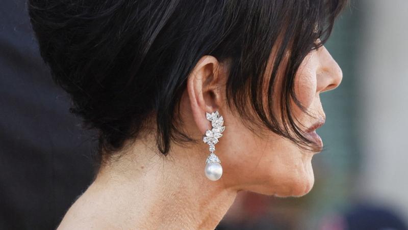 Kris Jenner, la 69 de ani, arată mai bine decât fiicele sale. Cât a plătit mogulul familiei Kardashian pentru operațiile estetice