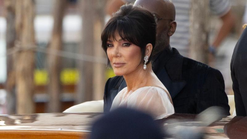 Kris Jenner, la 69 de ani, arată mai bine decât fiicele sale. Cât a plătit mogulul familiei Kardashian pentru operațiile estetice