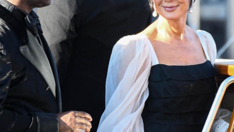 Kris Jenner, la 69 de ani, arată mai bine decât fiicele sale. Cât a plătit mogulul familiei Kardashian pentru operațiile estetice