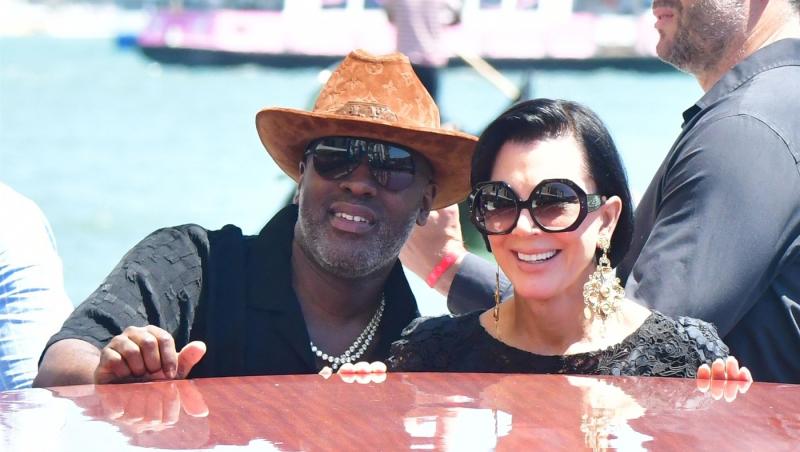 Kris Jenner, la 69 de ani, arată mai bine decât fiicele sale. Cât a plătit mogulul familiei Kardashian pentru operațiile estetice