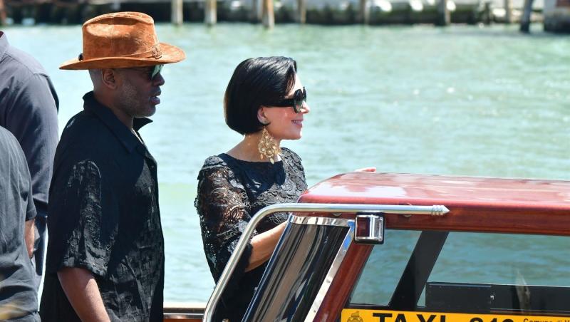 Kris Jenner, la 69 de ani, arată mai bine decât fiicele sale. Cât a plătit mogulul familiei Kardashian pentru operațiile estetice