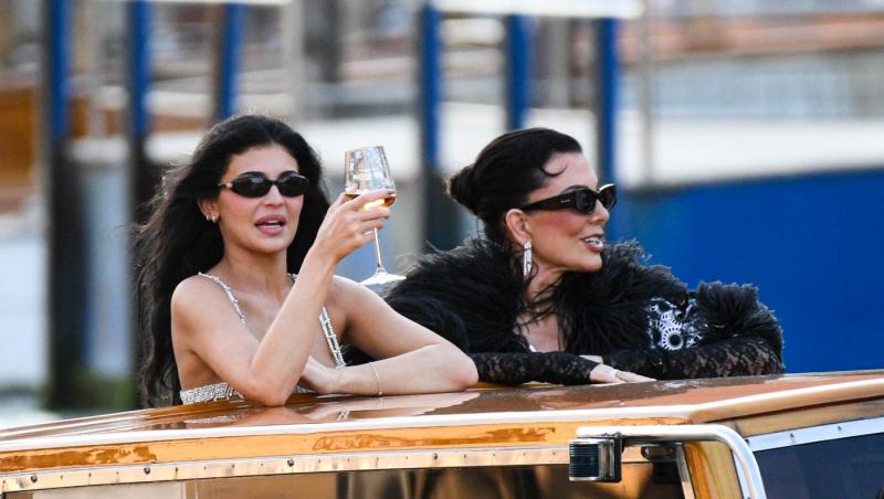 Kris Jenner, la 69 de ani, arată mai bine decât fiicele sale. Cât a plătit mogulul familiei Kardashian pentru operațiile estetice