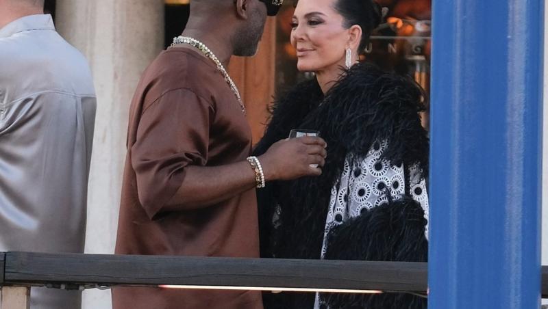 Kris Jenner, la 69 de ani, arată mai bine decât fiicele sale. Cât a plătit mogulul familiei Kardashian pentru operațiile estetice