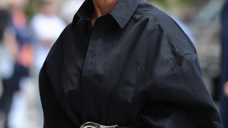 Kris Jenner, la 69 de ani, arată mai bine decât fiicele sale. Cât a plătit mogulul familiei Kardashian pentru operațiile estetice