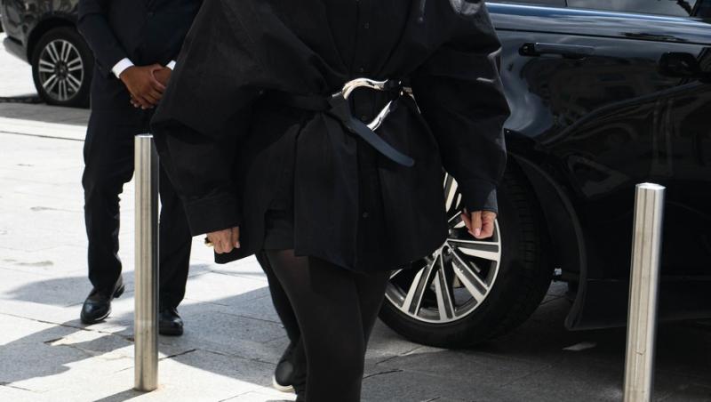 Kris Jenner, la 69 de ani, arată mai bine decât fiicele sale. Cât a plătit mogulul familiei Kardashian pentru operațiile estetice