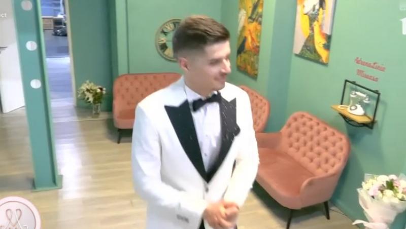 Mireasa sezonul 11. Băieții au îmbrăcat costumele de mire și au defilat în fața părinților. Au curs multe lacrimi