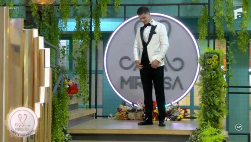 Mireasa sezonul 11. Băieții au îmbrăcat costumele de mire și au defilat în fața părinților. Au curs multe lacrimi