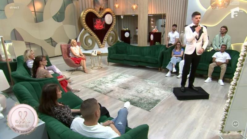 Mireasa sezonul 11. Băieții au îmbrăcat costumele de mire și au defilat în fața părinților. Au curs multe lacrimi